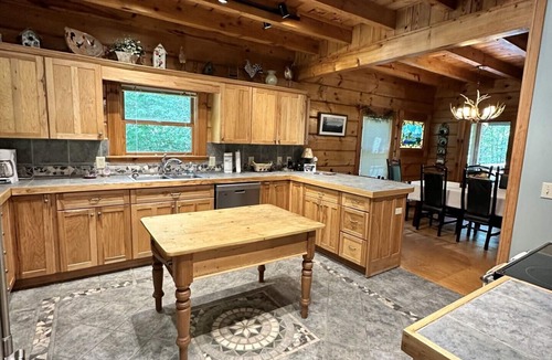 Highlands Cabin | Buckberry Lodge 5 BR/4.5 bath log cabin FIVE NIGHT MINIMUM