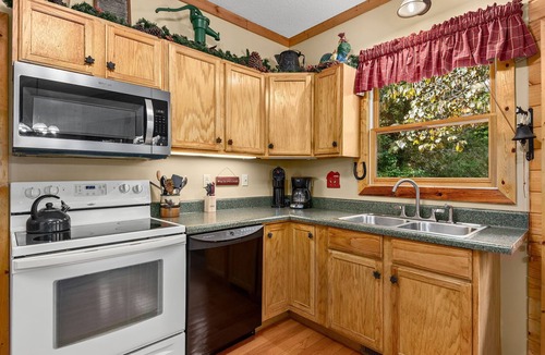 Weaverville Cabin | Buckeye Cabin, located in Weaverville, NC