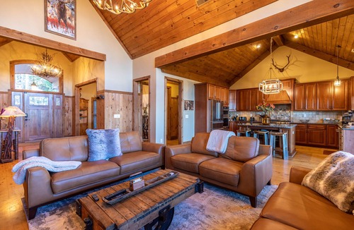 Sugar Mountain Cabin | Buckhorn Lodge - Spacious Luxury Home Near Sugar Mountain Resort, Pool Table, Hot Tub, Views