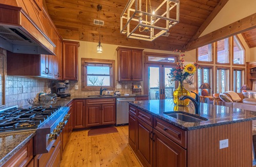 Sugar Mountain Cabin | Buckhorn Lodge - Spacious Luxury Home Near Sugar Mountain Resort, Pool Table, Hot Tub, Views