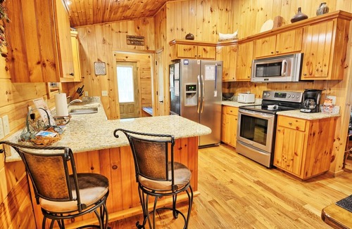 Buck Mountain Cabin | Buckin' Crazy-Open for Bookings! Hot Tub/WiFi,/FP/Views