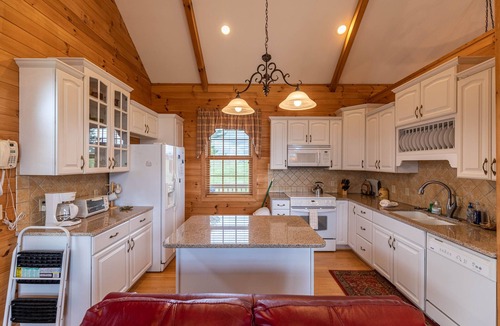 Fleetwood House | Buena Vista- 4bd 3ba, Fireplace, Hot Tub, walk to New River