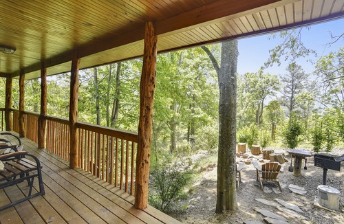 Clyde Cabin | 🦬 Buffalo Bungalow.Couples Only: sauna, massage table & much more!