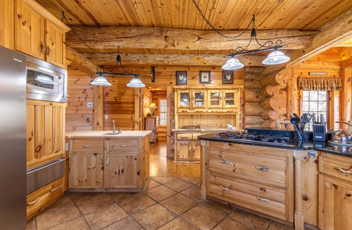 Creston House | Buffalo Creek Lodge - Private home on 12 acres. Stunning views, hiking trails, hot tub, pool table!