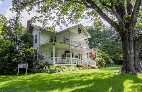 West Jefferson House | Buffalo Tavern Bed and Breakfast, Madam's Room