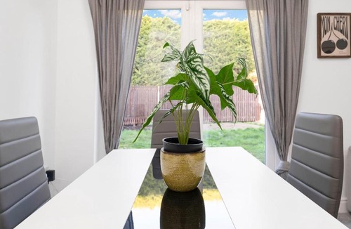 Kirkliston Apartment | Buie's Runway Retreat