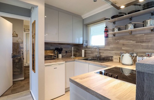 Hopton House | BUNGALOW 14, pet friendly, with pool in Corton