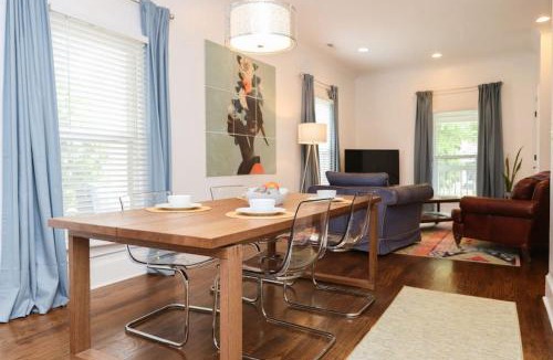 Villa Heights House | Bungalow & Tiny Guest House with Private Fenced Yard