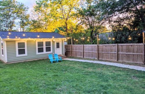 Villa Heights House | Bungalow & Tiny Guest House with Private Fenced Yard