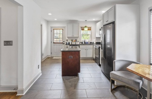 Belmont House | Bungalow Walking Distance to Main St & Heated Pool