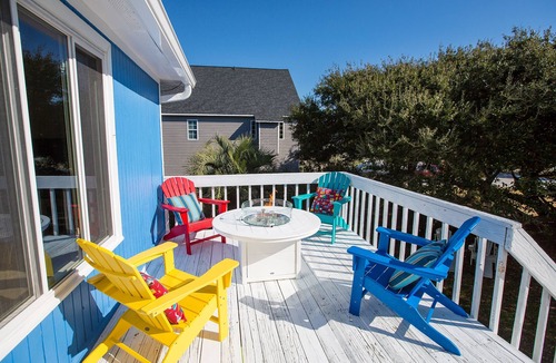 Emerald Isle Cottage | Buoy Oh Buoy! Cheerful family beach cottage just a block from the Ocean & Sound!