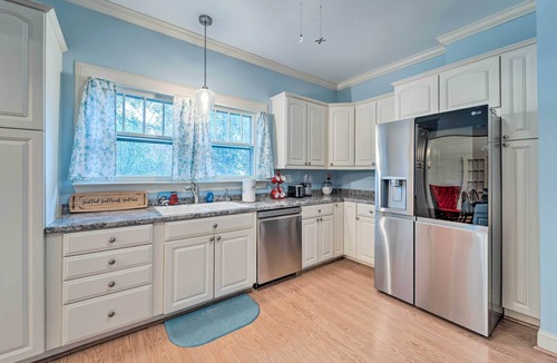 Burgaw House | Burgaw House w/Large Covered Porch & Swing!