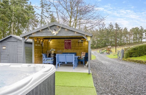 Hexham House | Burnside Cottage - Three Bedroom House, Sleeps 8