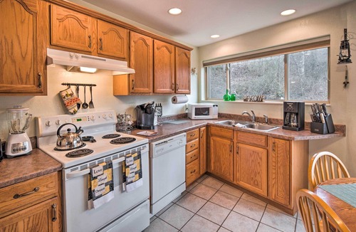 Burnsville Apartment | Burnsville Apt w/Deck in Pisgah National Forest
