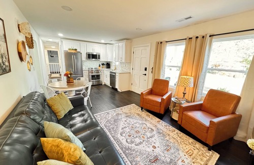 Winston - Salem House | Buttercup Hideaway; Cozy oasis near WFU, Reynolda Gardens & Historic Graylyn