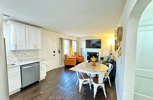 Winston - Salem House | Buttercup Hideaway; Cozy oasis near WFU, Reynolda Gardens & Historic Graylyn