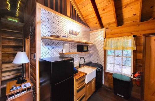 Saluda Cabin | Buzzard Roost cabin at Cabin Fever in NC!