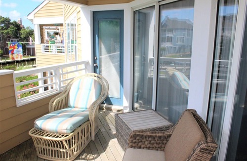 Manteo Condo | BV225 - Remarkably Redone Canal-Front Condo