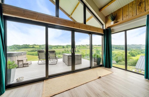 Kingswood House | Bwncath