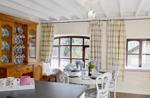 Llanllwchaiarn House | Bwthyn