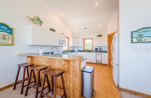 Whalehead Beach House | C0529 Rookery: Oceanside with Pool/Hot Tub, Linens Provided, Pets Welcome!