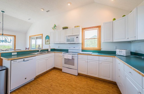 Whalehead Beach House | C0529 Rookery: Oceanside with Pool/Hot Tub, Linens Provided, Pets Welcome!