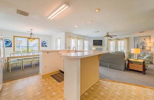 Corolla House | C5112 A Beach Ball. Semi-Oceanfront, Community Pool, Hot Tub, Pets OK!