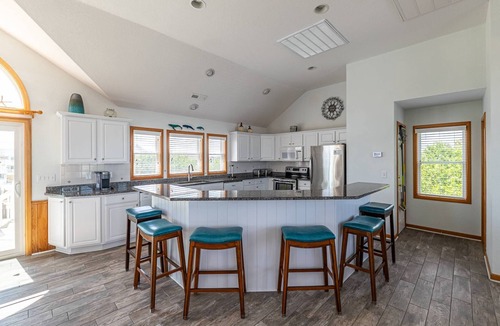 Whalehead Beach House | C7006 Mare Nostrum. Very Spacious, Pool, Hot Tub, Volleyball!