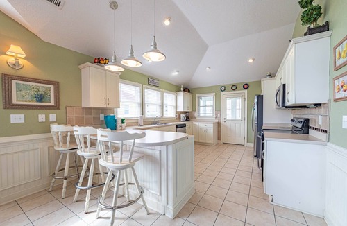 Ocean Sands House | C7474 Mayflower. Oceanside, Lake View, Pool, Hot Tub, Sheets & Towels.