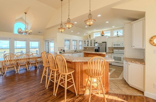 Carova Beach House | C9289 Sun King II. Oceanfront, Elevator, 4x4 Area, Pool, Hot Tub, Pets OK!