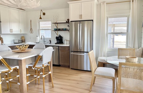 Nags Head Cottage | Cabell’s Coastal Cottage-Sleeps 10 Jockey’s Ridge 1 mile to beach Sunsets & Pets