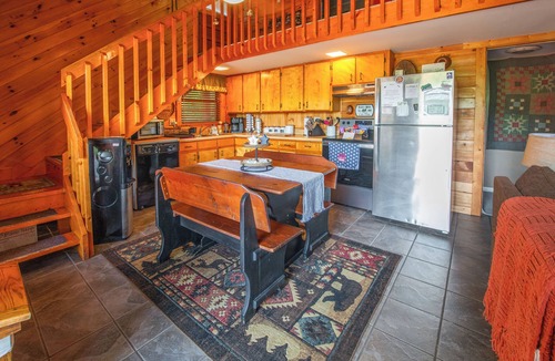 Almond Cottage | Cabin 16 Mi to Polar Express: Hot Tub + Mtn Views