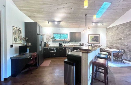 Hendersonville Cabin | Cabin ∙ 2 bedrooms ∙ 4 guests