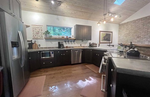 Hendersonville Cabin | Cabin ∙ 2 bedrooms ∙ 4 guests
