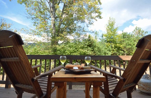 Robbinsville Cabin | Cabin ∙ 2 bedrooms ∙ 5 guests