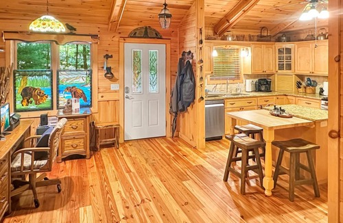 Robbinsville Cabin | Cabin ∙ 2 bedrooms ∙ 4 guests