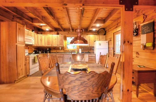 Alarka Cabin | Cabin ∙ 2 bedrooms ∙ 4 guests