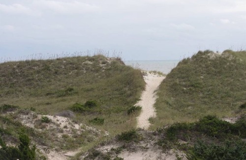 Ocean Isle Estates Cottage | Cabin ∙ 2 bedrooms ∙ 4 guests