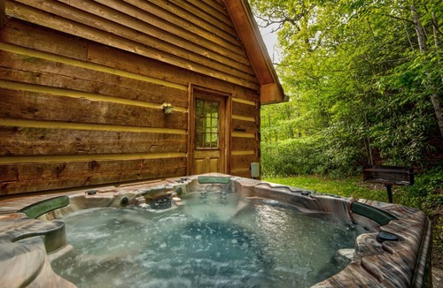 Fleetwood Cabin | Cabin ∙ 2 bedrooms ∙ 8 guests