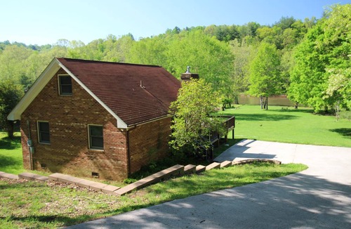 Grassy Creek Cottage | Cabin ∙ 3 bedrooms ∙ 6 guests