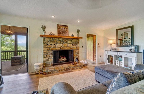Robbinsville Cabin | Cabin ∙ 3 bedrooms ∙ 7 guests