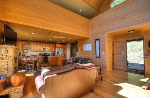 Almond Cabin | Cabin ∙ 3 bedrooms ∙ 8 guests
