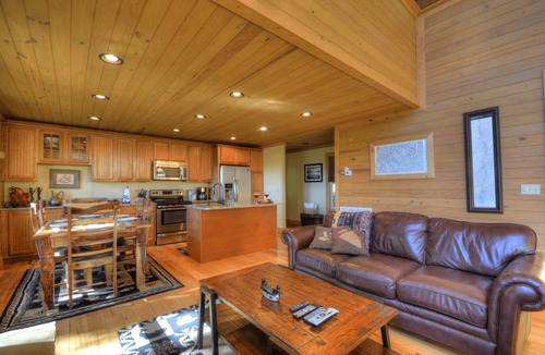 Almond Cabin | Cabin ∙ 3 bedrooms ∙ 8 guests
