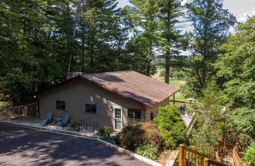 Spruce Pine Cabin | Cabin ∙ 3 bedrooms ∙ 8 guests