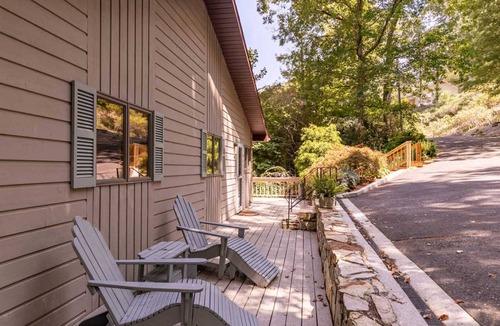 Spruce Pine Cabin | Cabin ∙ 3 bedrooms ∙ 8 guests