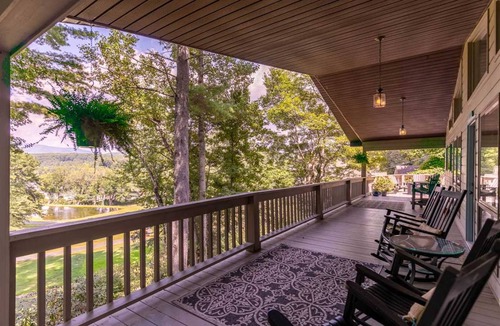Spruce Pine Cabin | Cabin ∙ 3 bedrooms ∙ 8 guests