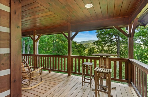 Boone Cabin | Cabin ∙ 3 bedrooms ∙ 10 guests