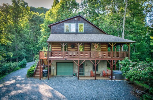 Boone Cabin | Cabin ∙ 3 bedrooms ∙ 10 guests