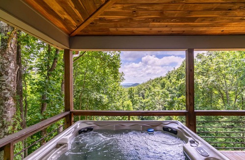 Lenoir Cabin | Cabin ∙ 3 bedrooms ∙ 12 guests