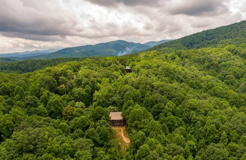 Lenoir Cabin | Cabin ∙ 3 bedrooms ∙ 12 guests
